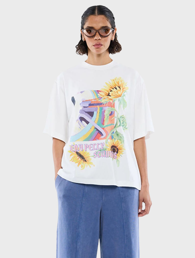  Vintage white tee featuring a sunflower graphic, perfect for casual wear and showcasing a cheerful, nature-inspired design.