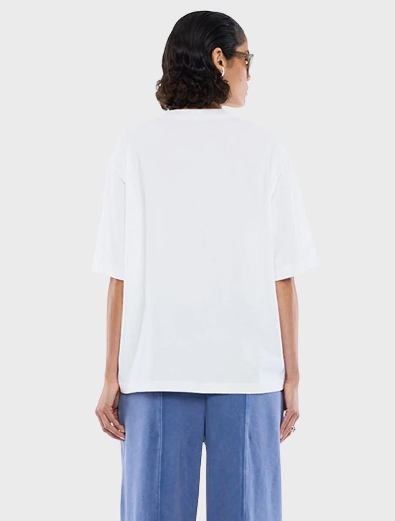 Casual vintage white tee with a bright sunflower design, offering a cheerful and trendy addition to your wardrobe.