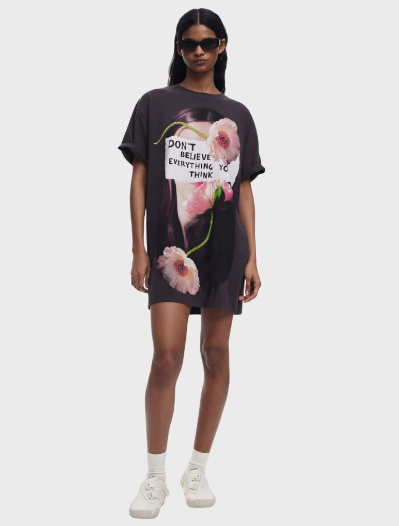  T-shirt style dress in antracite color, featuring a relaxed fit and short sleeves for casual wear.