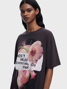 Antracite T-shirt style dress with a comfortable fit and short sleeves, ideal for everyday casual outfits.