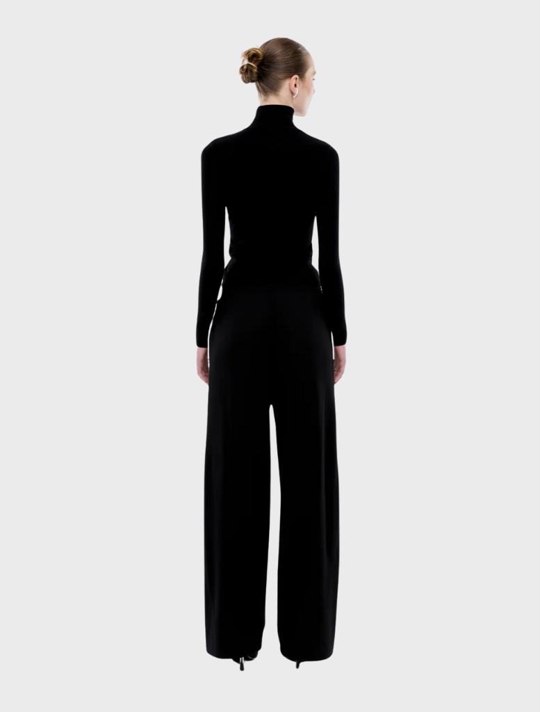 Black and off-white striped Valentina pants, combining comfort and style for a contemporary wardrobe choice.