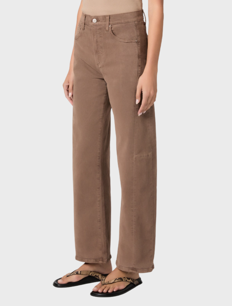 Arellia Skimmer Barrel Jean in a Vintage Canewood color, designed with a relaxed silhouette and modern barrel leg style.