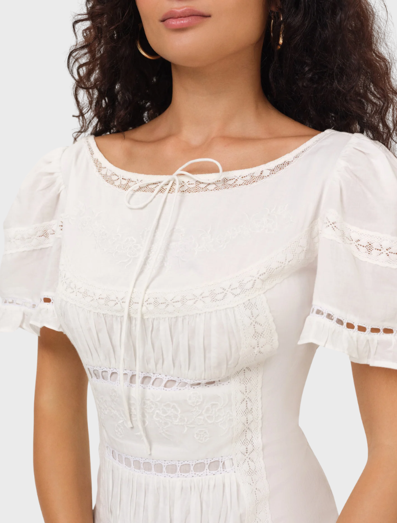A lightweight white maxi dress, designed for comfort and style during sunny days and outdoor gatherings.