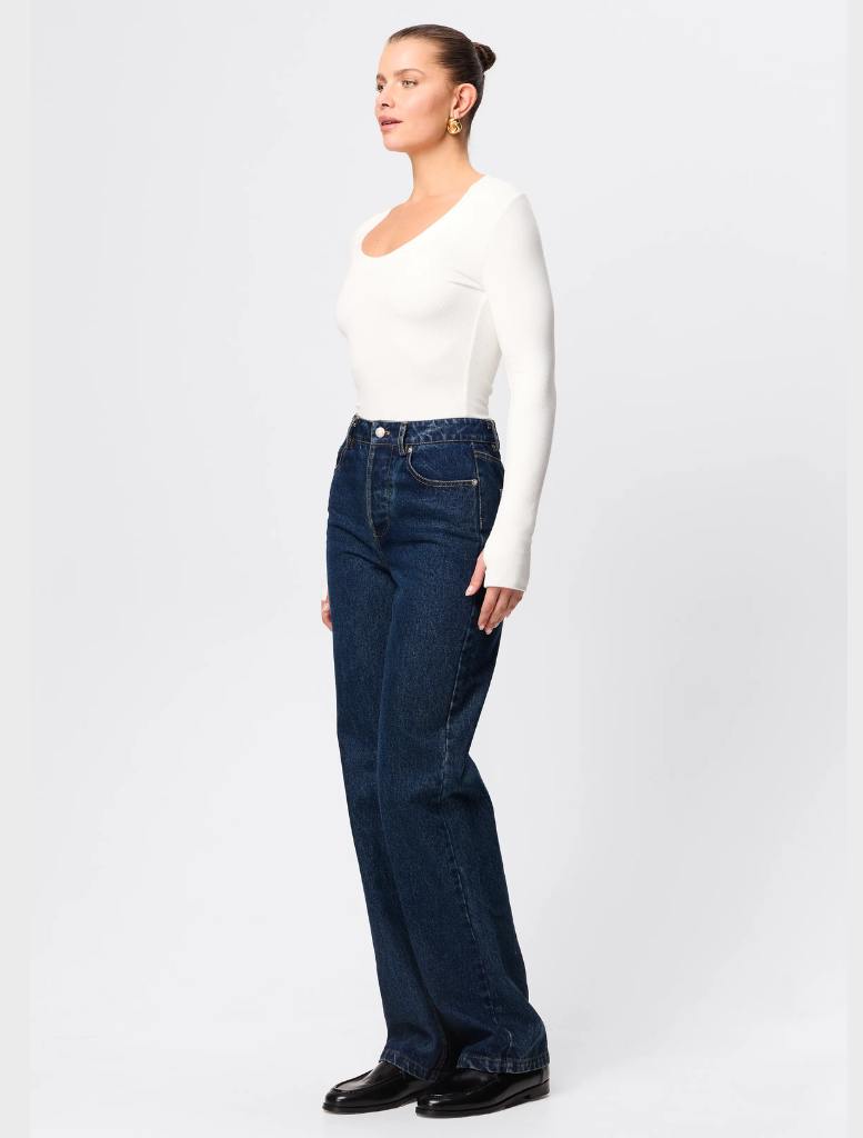 Classic white Lincoln top designed for comfort and style, suitable for various occasions and outfits.
