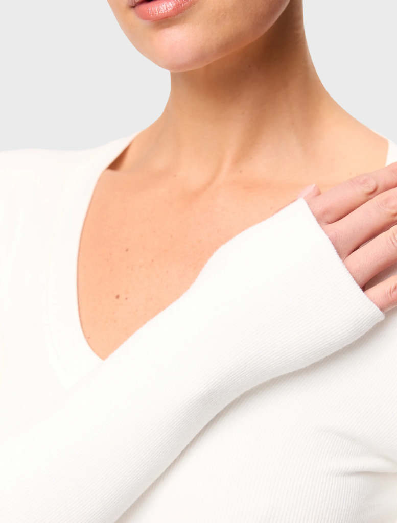 Elegant white Lincoln top with a simple yet stylish design, perfect for versatile wardrobe options.