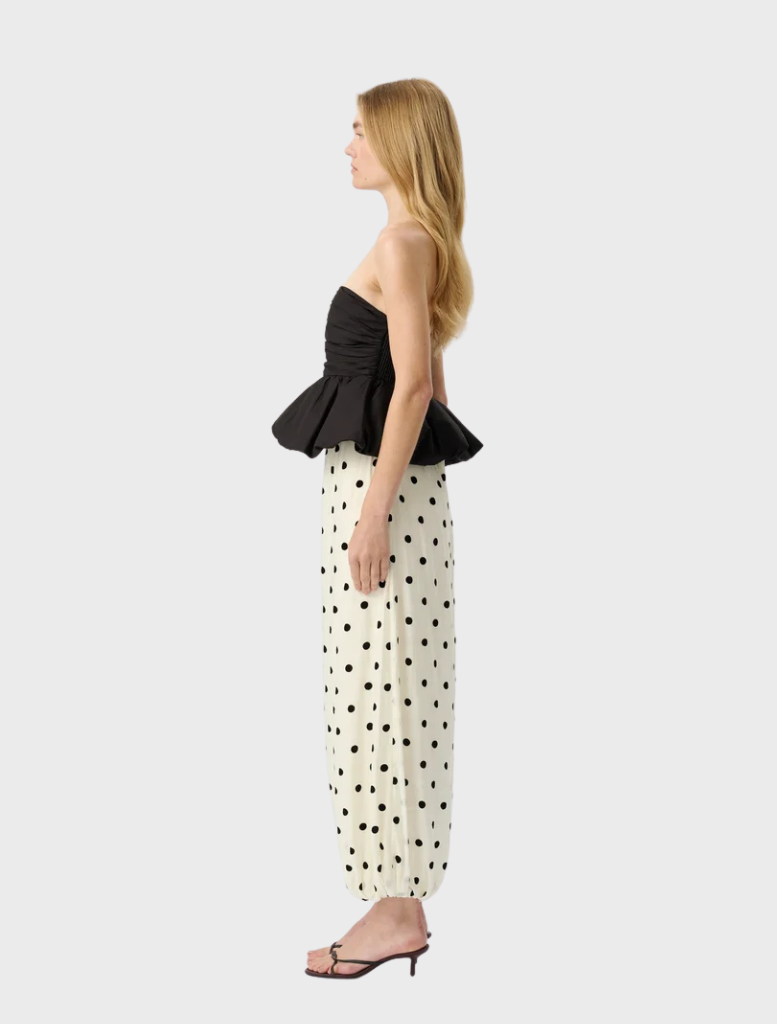 Featuring a dramatic balloon shape, the Heirloom Dot Willow Pant tapers at the ankle, offering a modern take on relaxed tailoring.