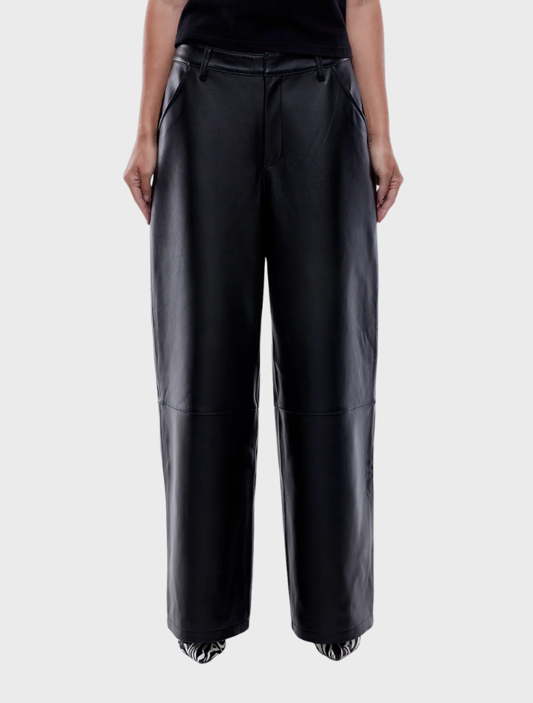 Modern black leather pants featuring a fitted design, suitable for both day and evening wear, combining comfort and style.