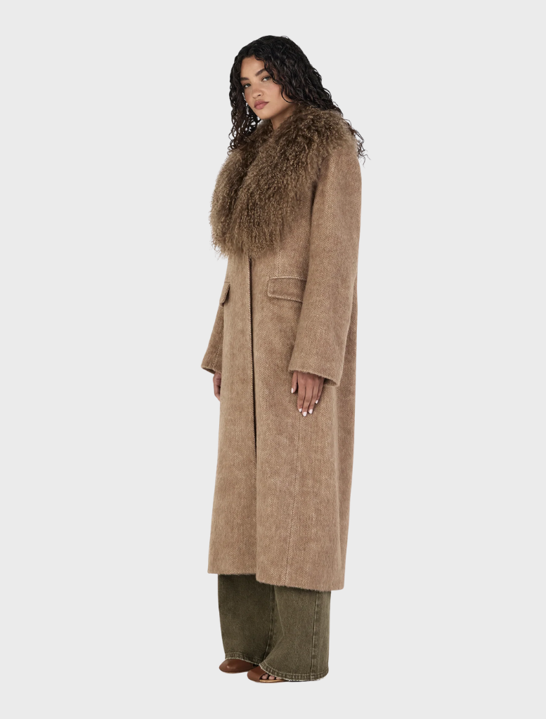 Elegant Valerie Coat in oat shade, combining comfort and style for versatile seasonal outfits.